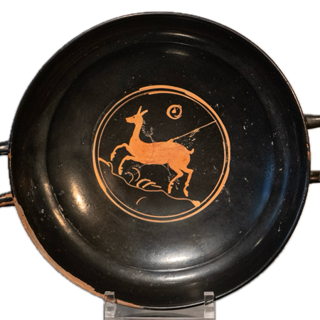 Coupe en céramique noire à décor de cervidé